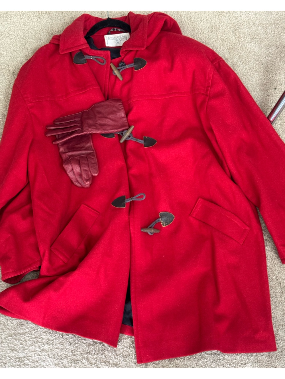 Vintage International Scene Red Hooded Wool Look Toggle Coat XL With Gloves - Picture 5 of 8